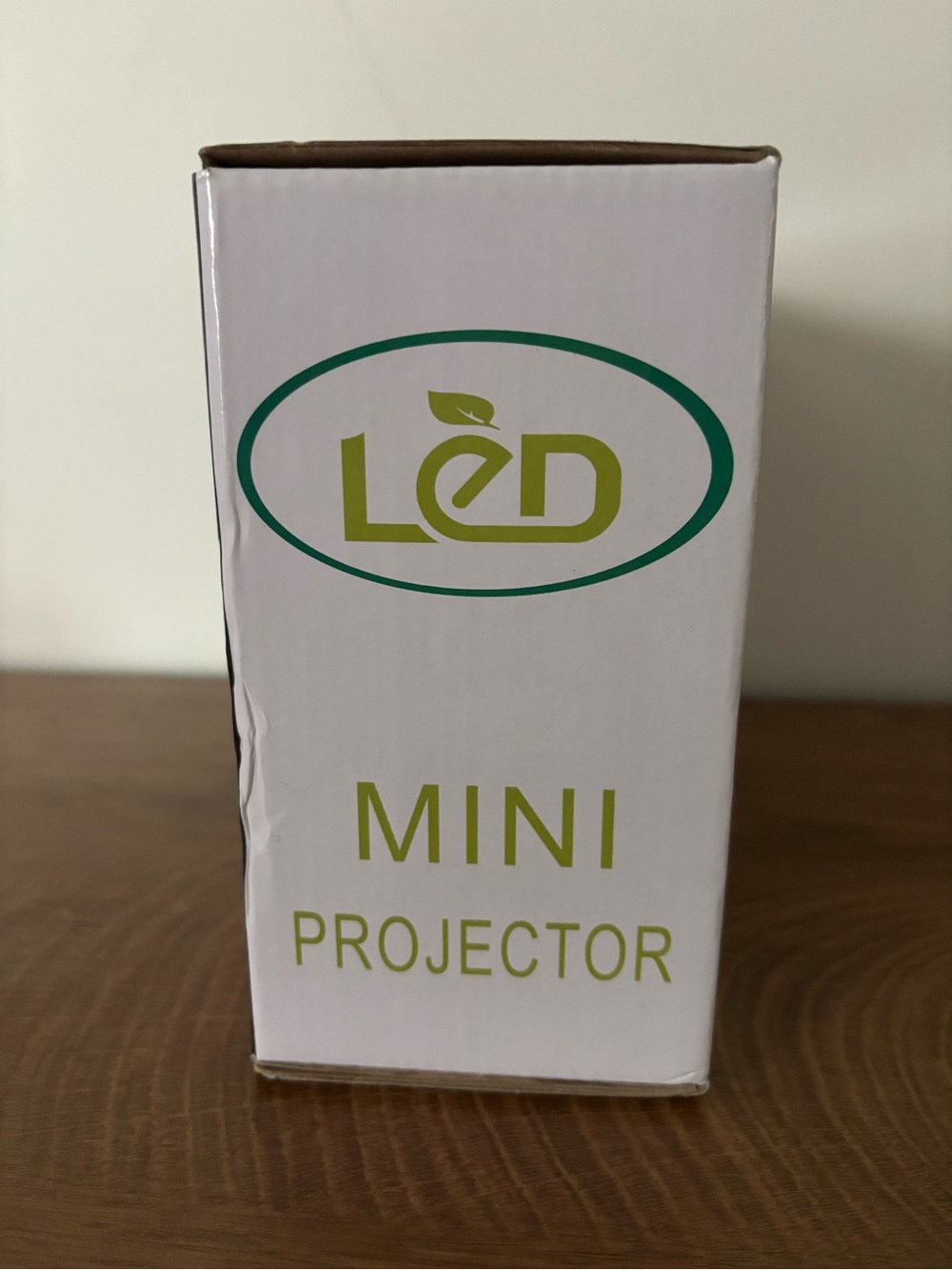 LED Mini Projector FB2400 - Picture 2 of 5